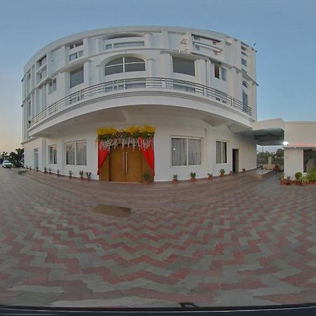 Tathastu Hotels & Banquet Hall Pipra Dewas Экстерьер фото